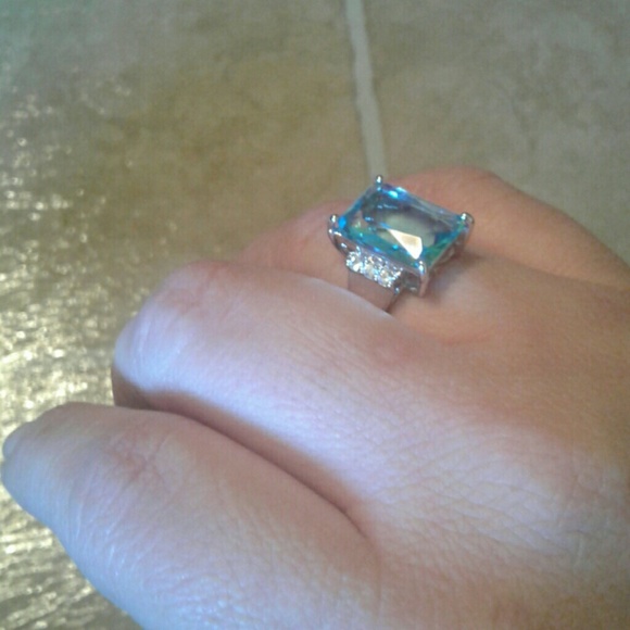 Blue topaz ring 5🌟 rated - Picture 5 of 7